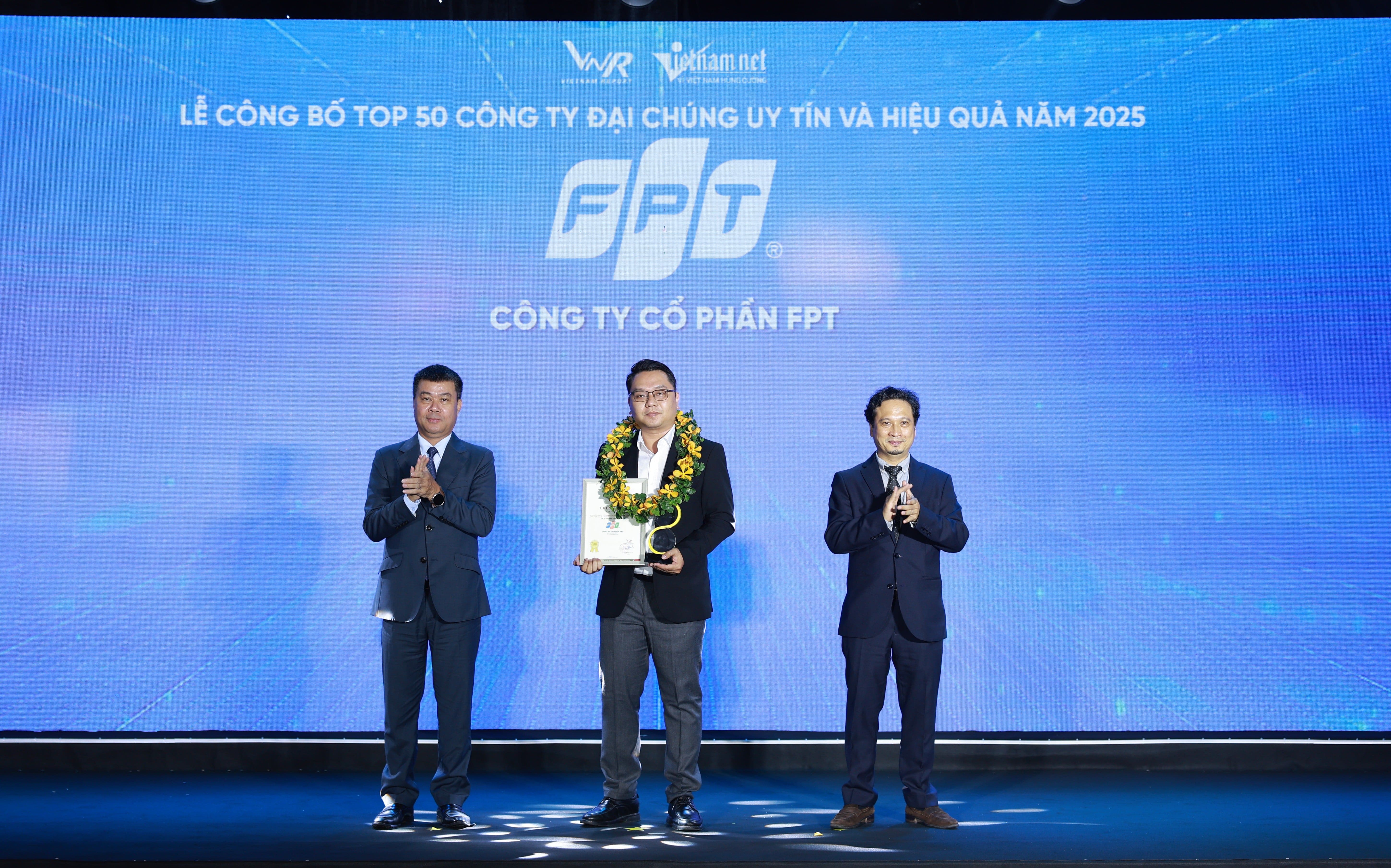 FPT đứng đầu trong Top 50 Công ty đại chúng uy tín và hiệu quả nhất Việt Nam 2025 